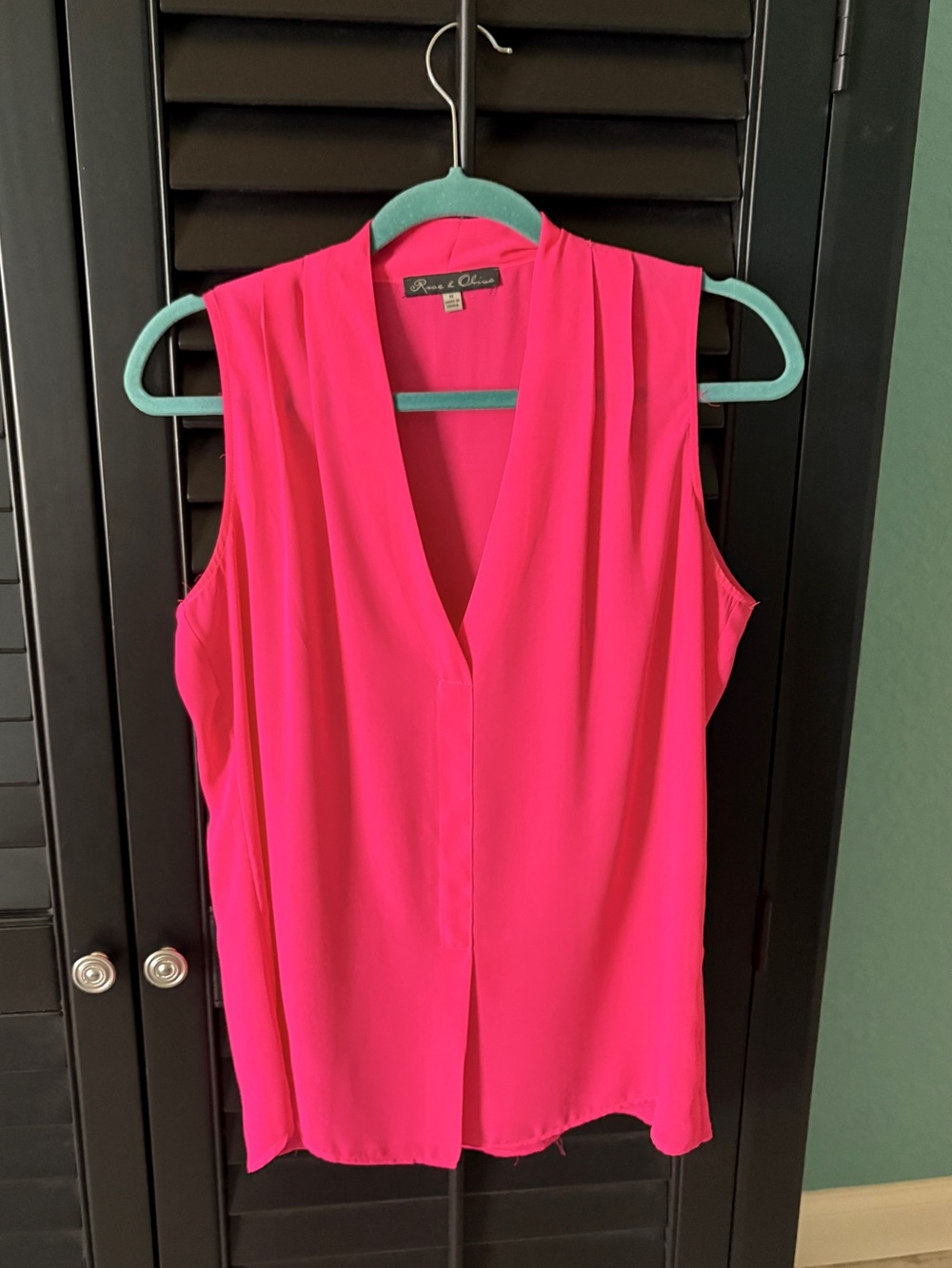 Rose & Olive Hot Pink Sleeveless V-Neck top